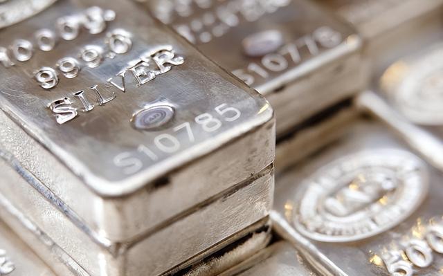 白银大跌5%！高盛：全球库存错配，极端双向波动行情远未结束